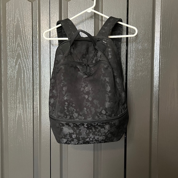 Lululemon City Adventurer 17L Backpack - Picture 2 of 8